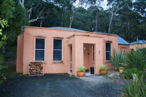 Marwood Villas - Foster Accommodation 3