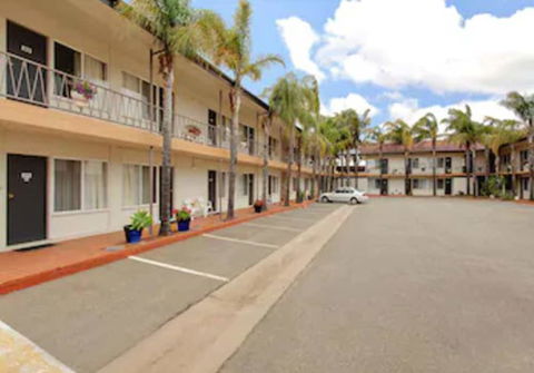 Econo Lodge Griffith Motor Inn - Foster Accommodation 6