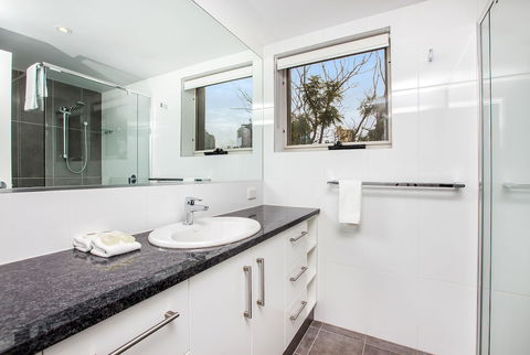 Bridgewater Terraces - Foster Accommodation 6