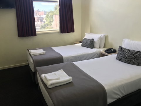 Miami Hotel Melbourne - Foster Accommodation 6