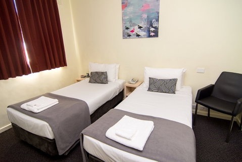 Miami Hotel Melbourne - Foster Accommodation 5