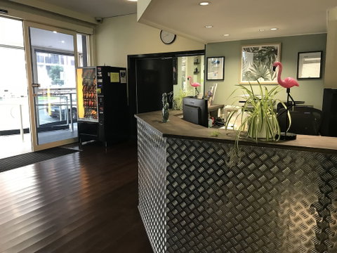 Miami Hotel Melbourne - Foster Accommodation 4