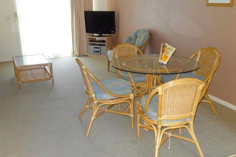 Aqualuna Beach Resort - Foster Accommodation 5