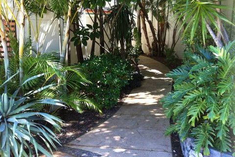 Aqualuna Beach Resort - Foster Accommodation 1