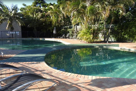 Aqualuna Beach Resort - Foster Accommodation 4