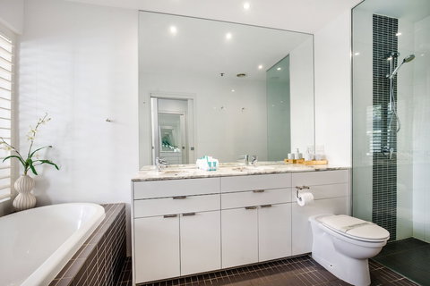 Ultra Broadbeach - Foster Accommodation 4