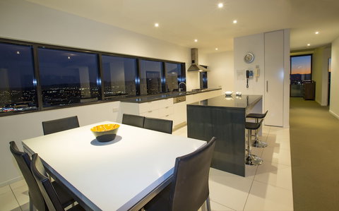 Ultra Broadbeach - Foster Accommodation 5