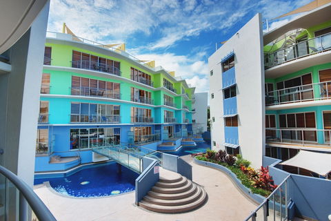Rolling Surf Resort - Foster Accommodation 2