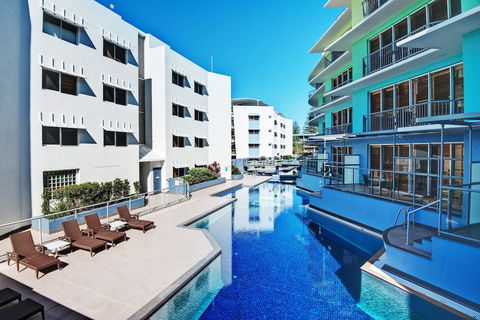 Rolling Surf Resort - Foster Accommodation 1