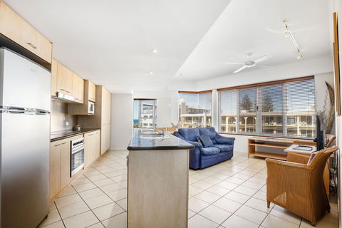 Rolling Surf Resort - Foster Accommodation 4