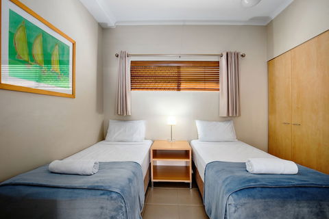 Rolling Surf Resort - Foster Accommodation 6