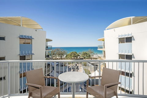 Rolling Surf Resort - Foster Accommodation 3