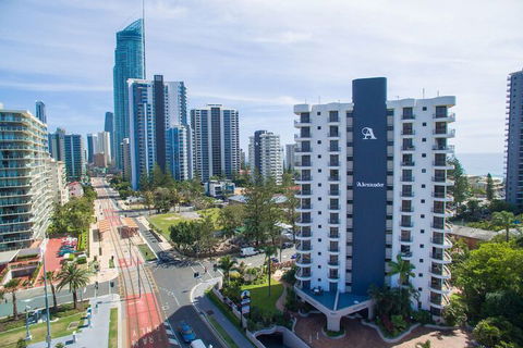 Alexander Holiday Apartments - Foster Accommodation 1