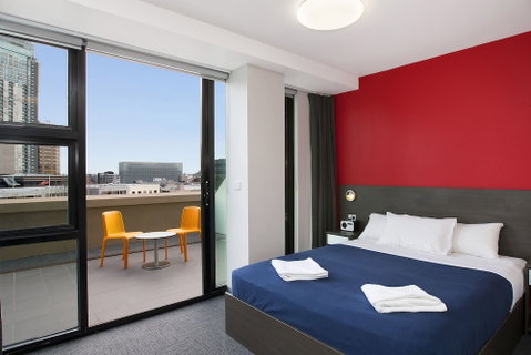 Space Hotel - Hostel - Foster Accommodation 6