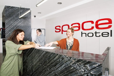 Space Hotel - Hostel - Foster Accommodation 2