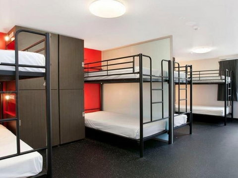 Space Hotel - Hostel - Foster Accommodation 5