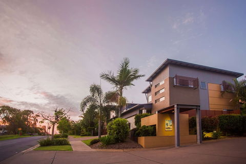 Best Western Plus Quarterdecks Retreat - Foster Accommodation 1