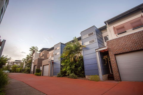 Best Western Plus Quarterdecks Retreat - Foster Accommodation 0