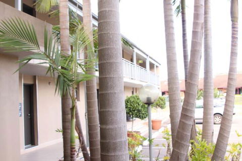 Galaxy Motel - Foster Accommodation 4