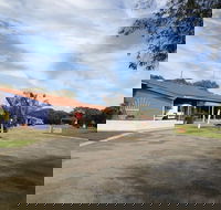Emu Beach Chalets - Foster Accommodation