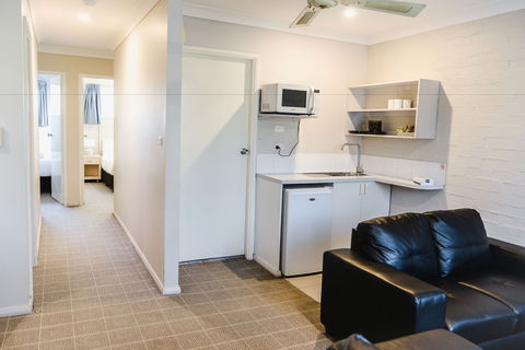 Balan Village Motel - Foster Accommodation 2