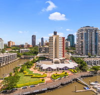 Central Dockside Apartment Hotel - Foster Accommodation