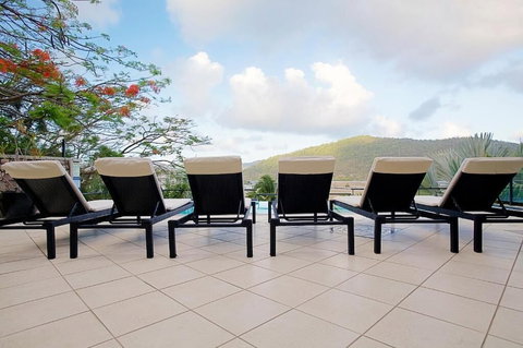 At Waterfront Whitsunday Retreat - Foster Accommodation 3