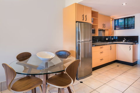 At Waterfront Whitsunday Retreat - Foster Accommodation 4