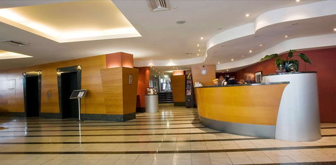 Clarion Suites Gateway - Foster Accommodation 6