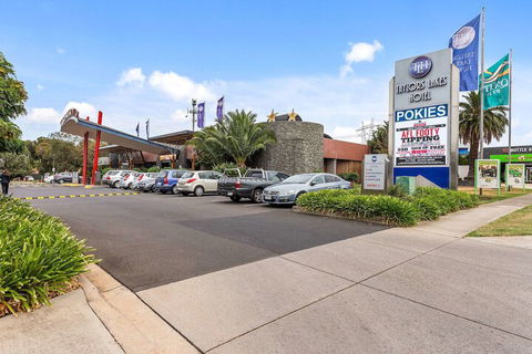 Quality Hotel Taylors Lakes - Foster Accommodation 4