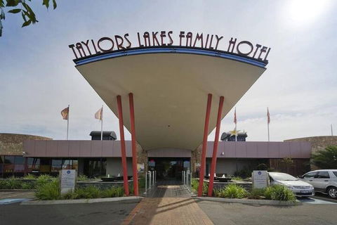 Quality Hotel Taylors Lakes - Foster Accommodation 1