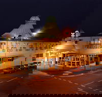 The Lighthouse Hotel - Foster Accommodation