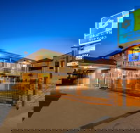 SureStay Hotel by Best Western Blue Diamond Motor Inn - Foster Accommodation