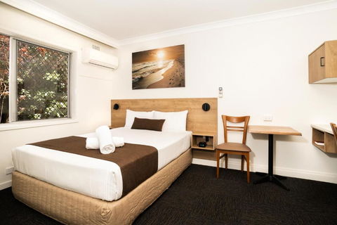 Caribbean Motel - Foster Accommodation 3
