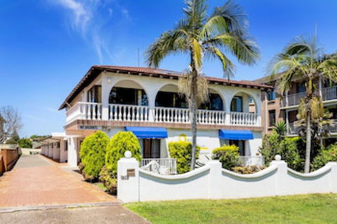 Ocean Breeze Motel - Foster Accommodation 0