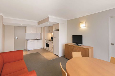 Travelodge Hotel Newcastle - Foster Accommodation 7