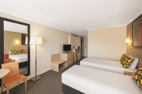 Travelodge Hotel Newcastle - Foster Accommodation 5