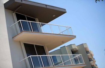 Point Residences - Foster Accommodation 0