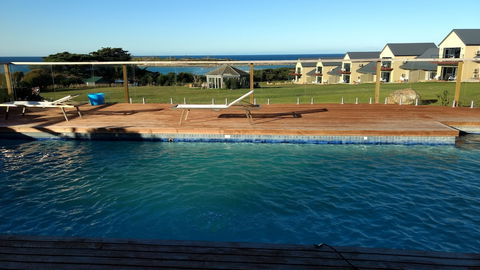 Diamond Island Resort & Bicheno Penguin Show - Foster Accommodation 6