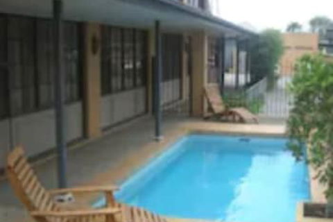 Aviators Lodge Motel - Foster Accommodation 0