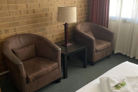 Aviators Lodge Motel - Foster Accommodation 4
