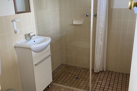 Aviators Lodge Motel - Foster Accommodation 6