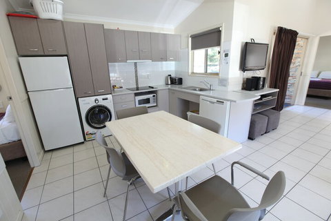 Halifax Holiday Park - Foster Accommodation 5