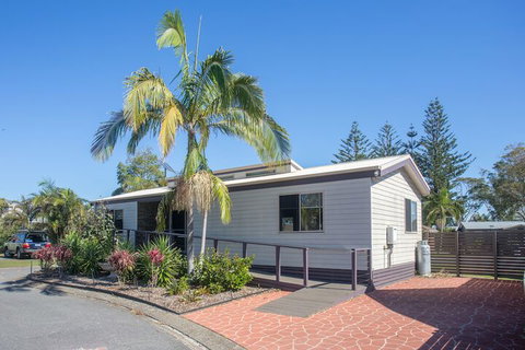 Halifax Holiday Park - Foster Accommodation 2