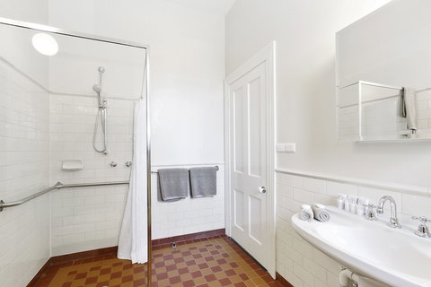 The Riversleigh - Foster Accommodation 6