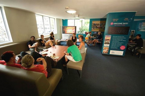 Base Backpackers Brisbane Uptown Hostel - Foster Accommodation 2