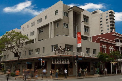 Base Backpackers Brisbane Uptown Hostel - Foster Accommodation 1