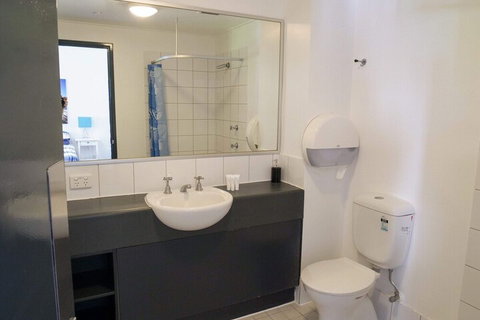 Base Backpackers Brisbane Uptown Hostel - Foster Accommodation 7