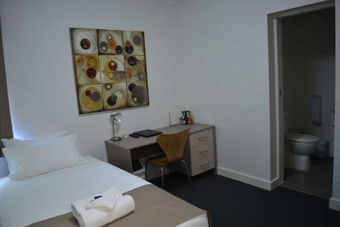 Hotel Gracelands - Foster Accommodation 5
