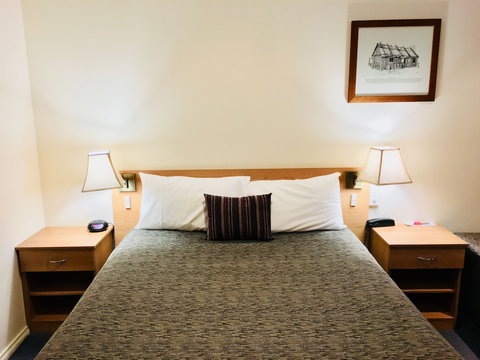 Bushmans Motor Inn - Foster Accommodation 6